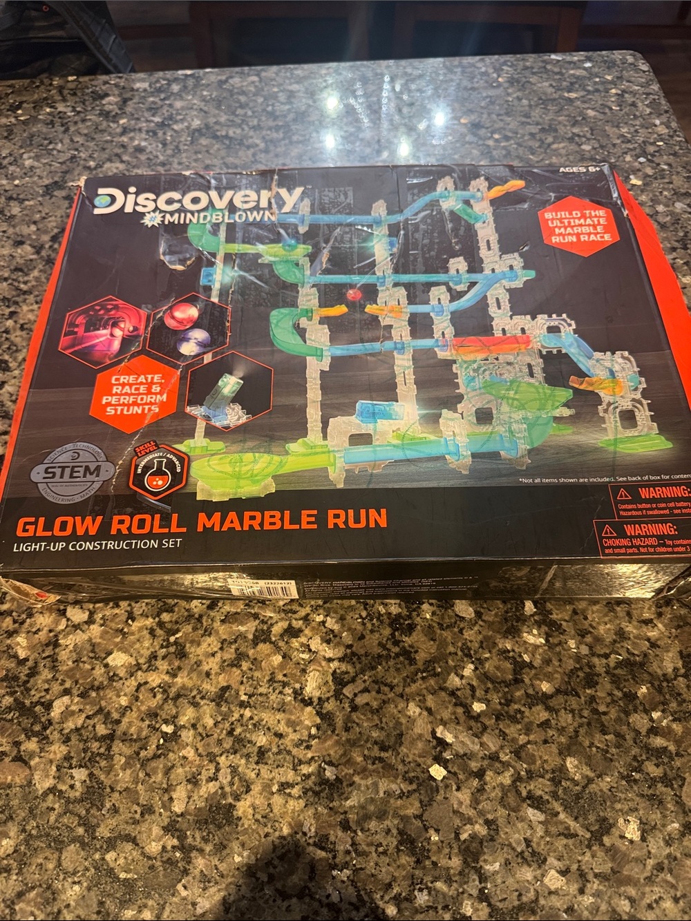 Discovery #Mindblown - Glow Roll Marble Run